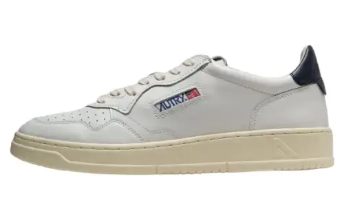 AUTRY Medalist Low Leather Sneakers