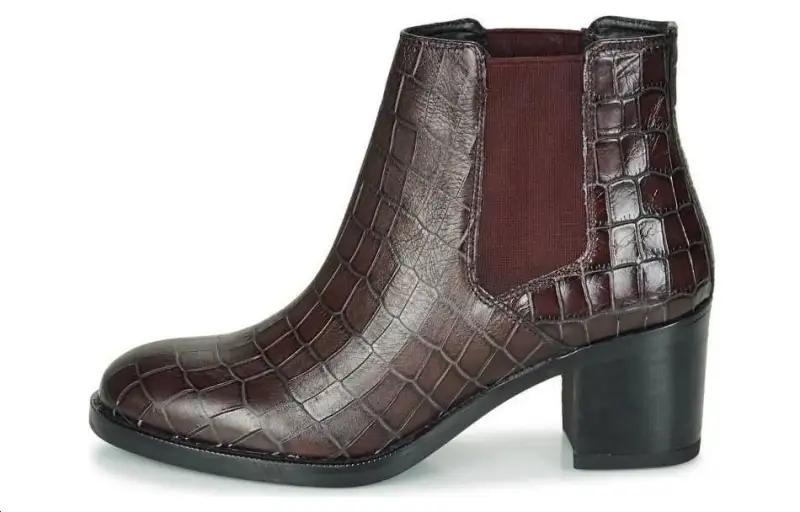 Clarks Leather Short Chelsea Boots 5CM Women's Brown