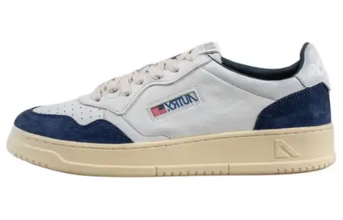 AUTRY Leather Low top Skateboard Shoes Women's White Blue