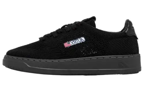 AUTRY Low top Skateboard Shoes Women's Black