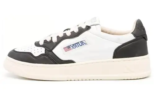 AUTRY Logo-patch Leather Sneakers