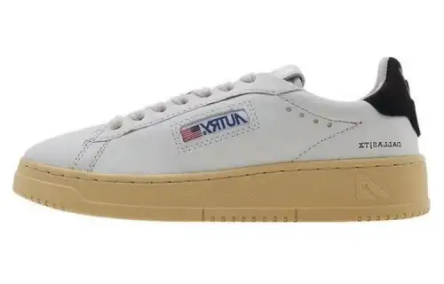 AUTRY Low top Skateboard Shoes Women's Beige