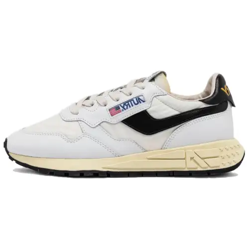 AUTRY Leather Low top Casual Shoes Women's Black White
