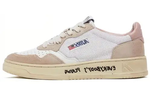 AUTRY Skateboard Shoes Women's Low Top