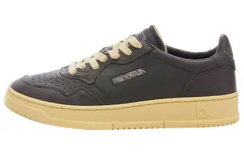 AUTRY Low top Skateboard Shoes Women's Gray