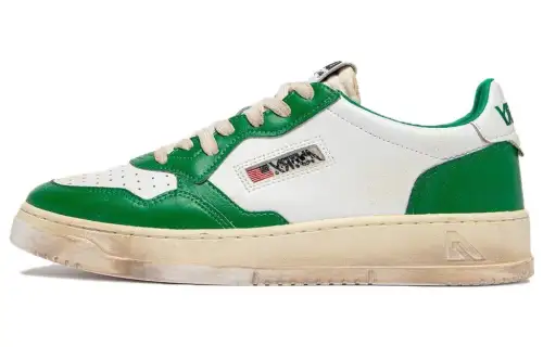 AUTRY Medalist Low Super Vintage Leather Sneakers