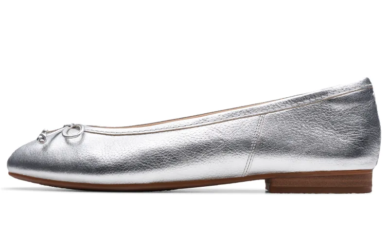 Clarks Cow Leather Casual Shoes Women's Silver