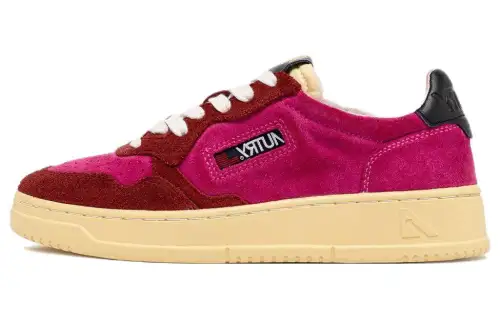AUTRY Medalist Suede Low top Skateboard Shoes Women's Red