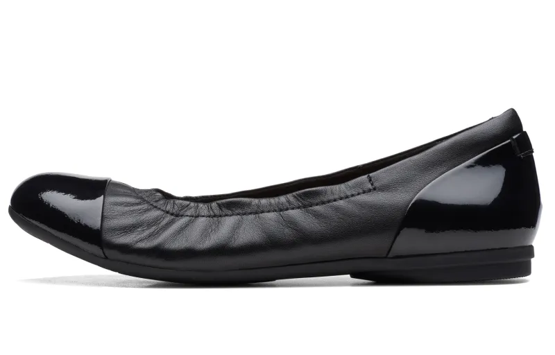 Clarks Sheepskin Casual Shoes Women's Black