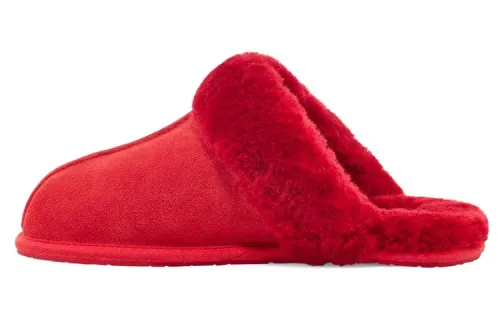 UGG Scuffettte II Stylish Sandal Women's Dark Red