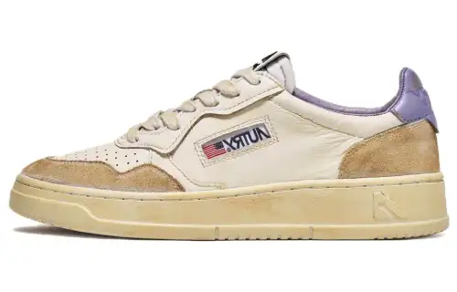 AUTRY Medalist Leather Low top Skateboard Shoes Men's Yellow Purple