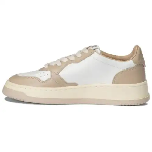 AUTRY Leather Low top Skateboard Shoes Women's Beige