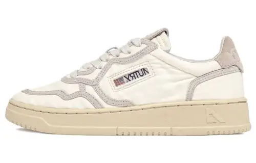 AUTRY Medalist Suede Low top Skateboard Shoes Women's White