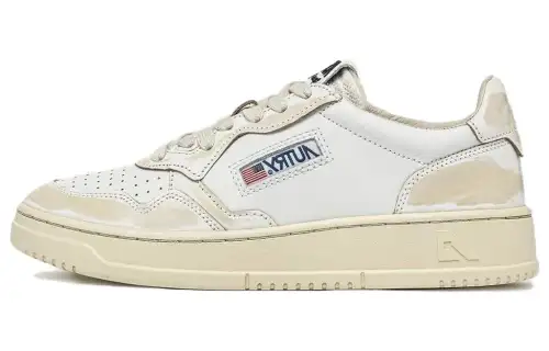 AUTRY Medalist Leather Low top Skateboard Shoes Women's Ivory White