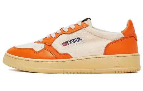 AUTRY Medalist Leather Low top Skateboard Shoes Women's White Orange