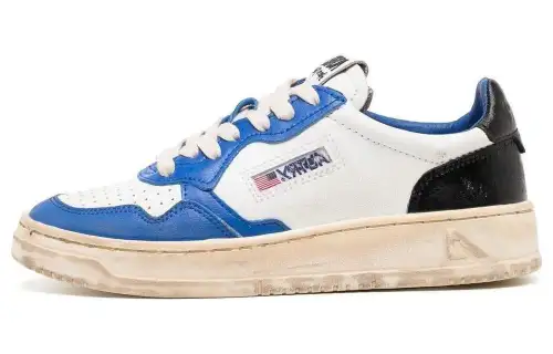 AUTRY Leather Low top Skateboard Shoes Women's White Blue