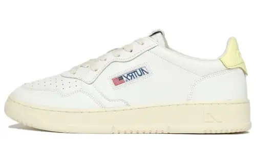 AUTRY Medalist Low Leather Sneakers