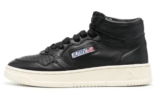 AUTRY Medalist Leather Stylish Skateboarding Shoes Women's Black