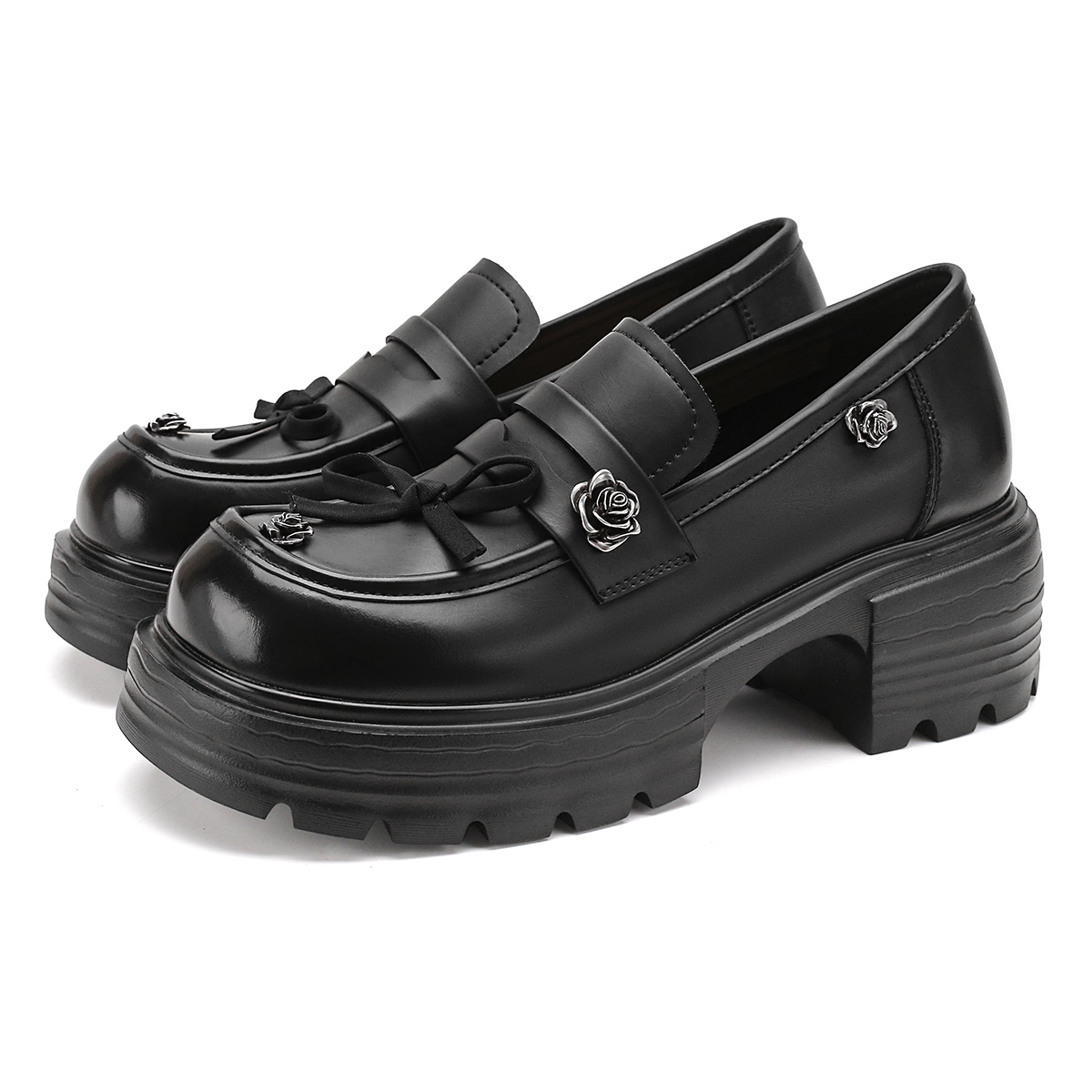 D:FUSE SCANDINAVIA Fashionable comfortable universal student pleated skirt, black loafers, simple and elegant design