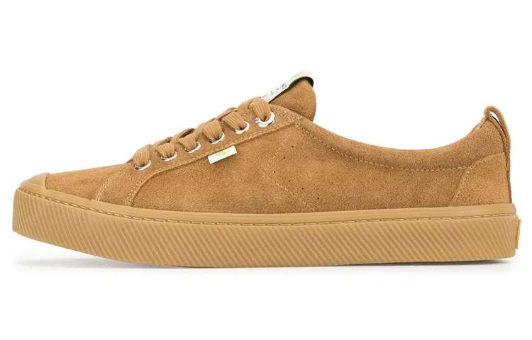 Cariuma Oca low-top suede sneakers