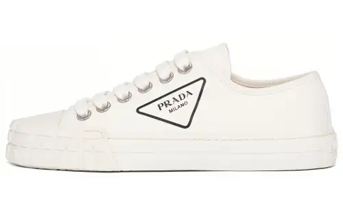 PRADA Low top Stylish Skateboarding Shoes Women's White