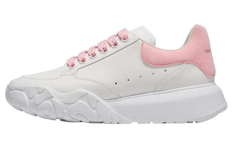 Женские кеды Alexander McQueen Court Trainer (бело-розовые)
