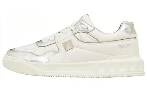 Valentino One Stud Low top Stylish Skateboarding Shoes Women's Ivory White