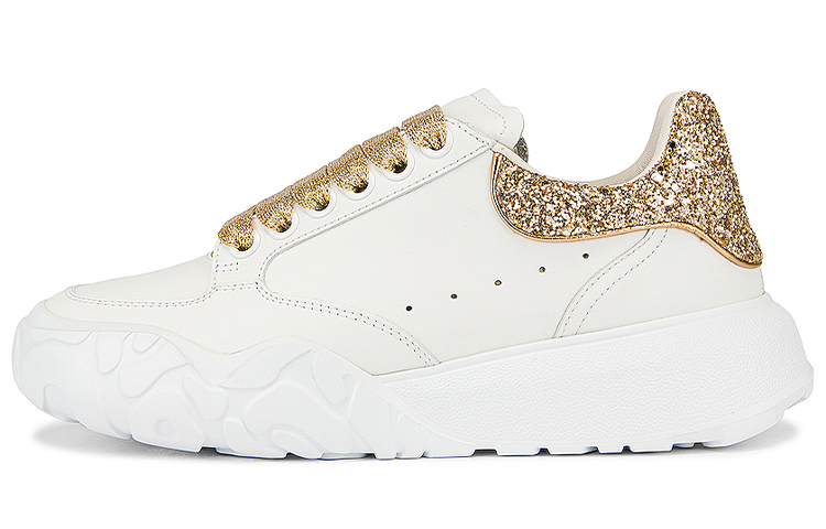 Женские кроссовки Alexander McQueen Court Trainer (бело-золотые)