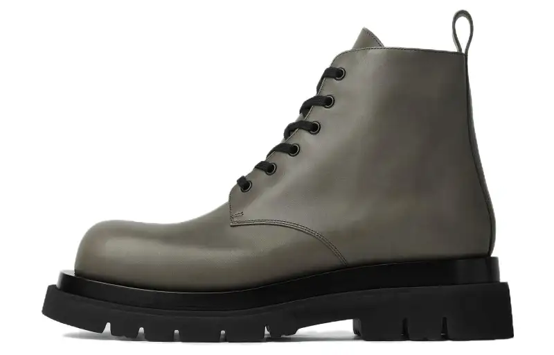 Bottega Veneta Lug Leather Ankle Boots Men's Cyan