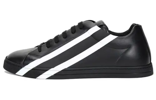 FENDI Low top Stylish Skateboarding Shoes Men's Black White