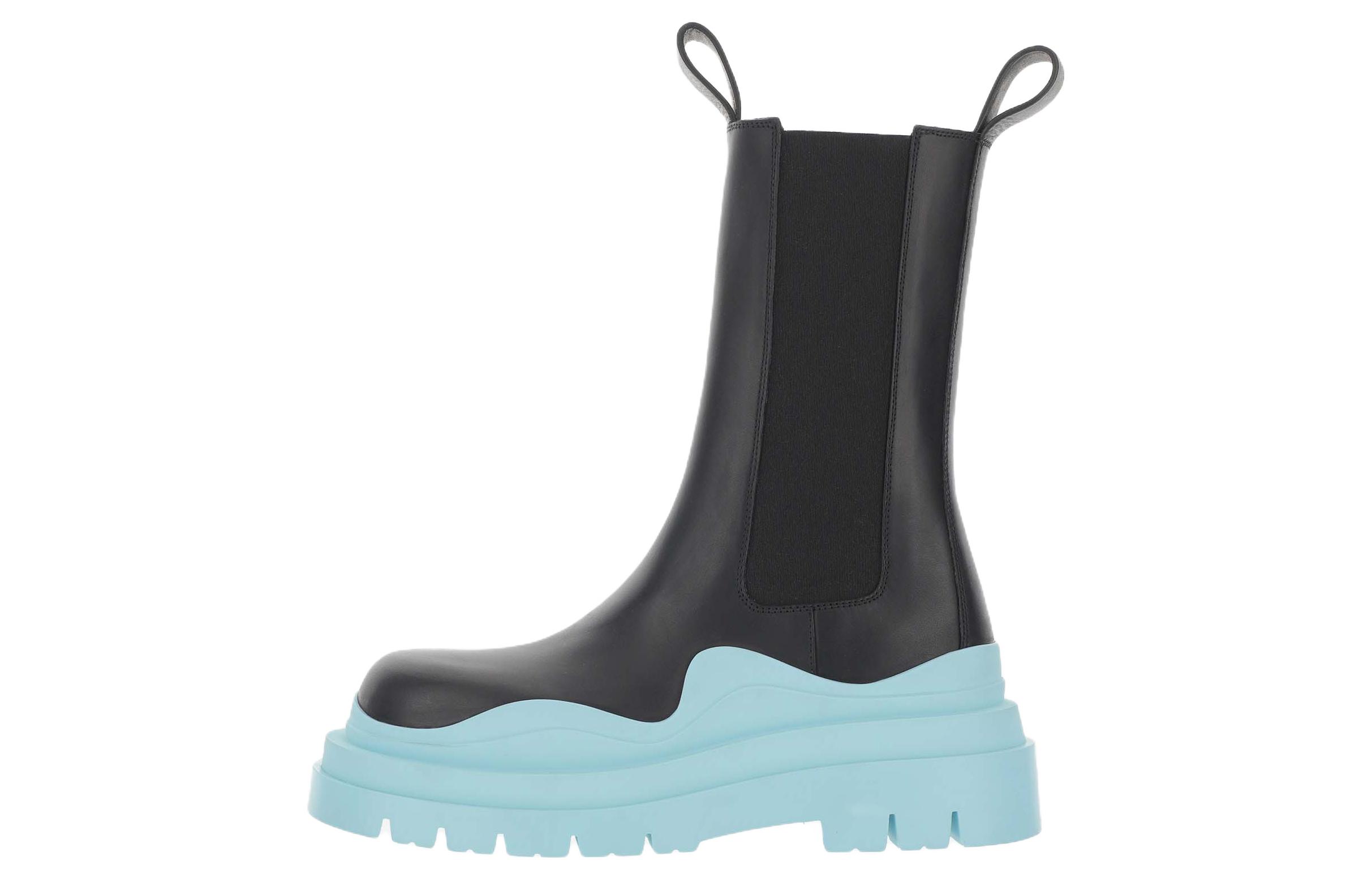 Bottega Veneta Tire Chelsea Leather Crew Chelsea Boots Women's Black