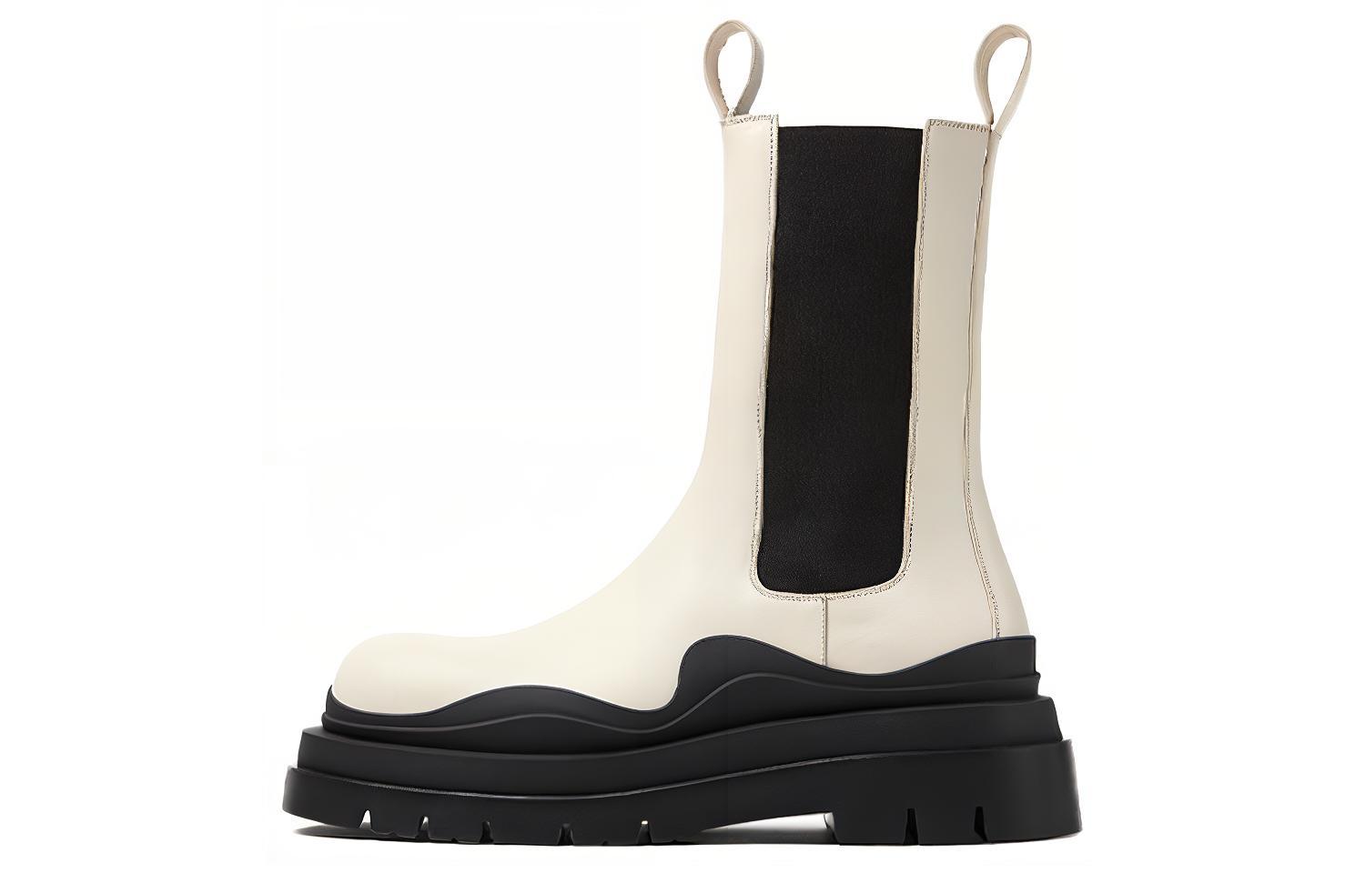 Bottega Veneta Tire Chelsea Calfskin Short Chelsea Boots Men's Black White
