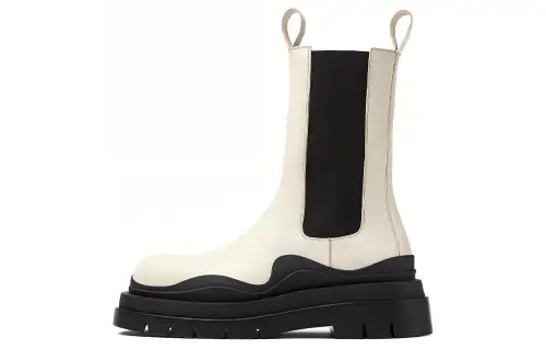 Bottega Veneta Tire Chelsea Calfskin Short Chelsea Boots Men's Black White