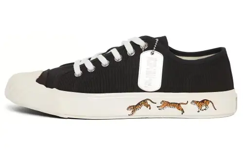KENZO Low top Skateboard Shoes Women's Black White