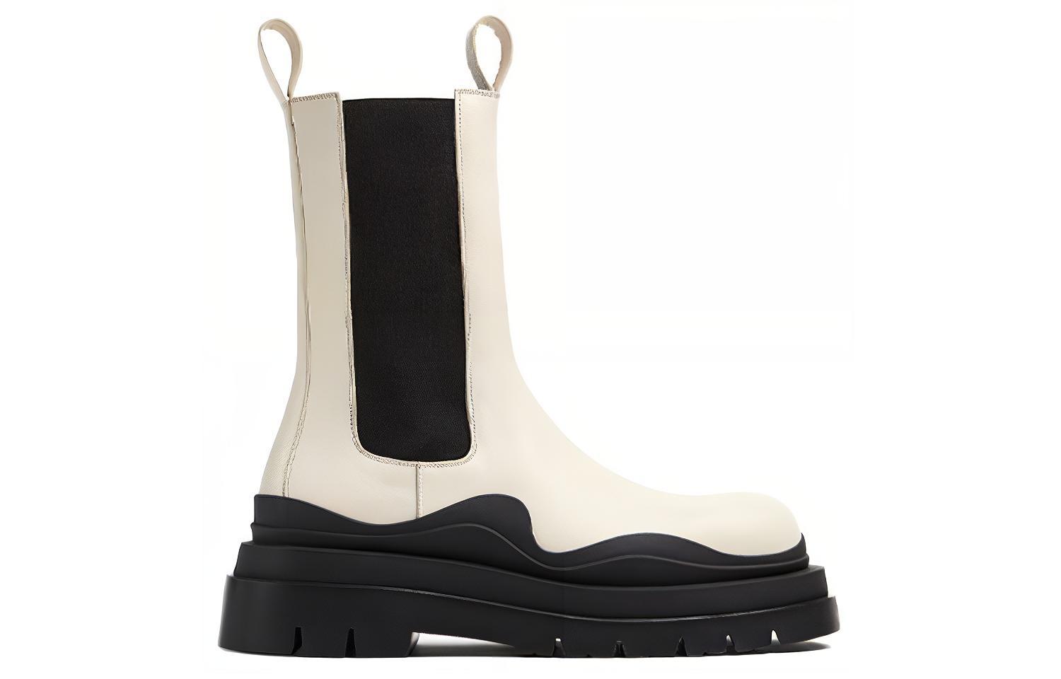 Bottega Veneta Tire Chelsea Calfskin Short Chelsea Boots Men's Black White