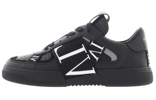 Valentino VL7N Low top Casual Shoes Women's Black