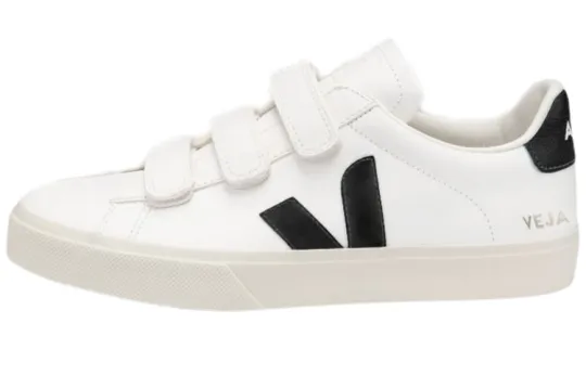 Veja Low-Top Sneakers
