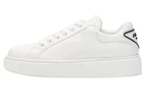 PRADA Low top Stylish Skateboarding Shoes Women's White