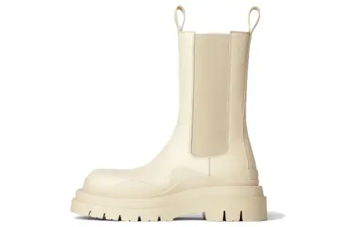 Bottega Veneta Tire Chelsea Leather Crew Chelsea Boots Women's Beige