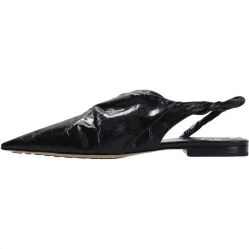 Bottega Veneta Point Leather Casual Shoes Women's Black
