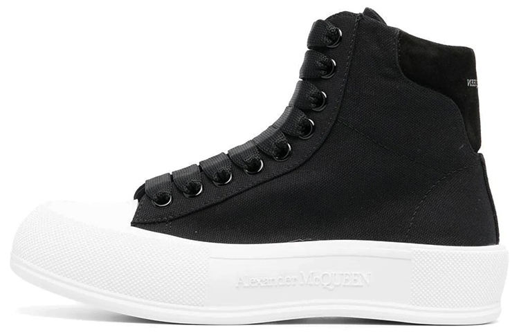 Женские кеды Alexander McQueen Tread Slick (черно-белые)