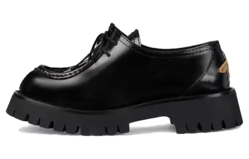 GUCCI Interlocking G-plaque Leather Loafers