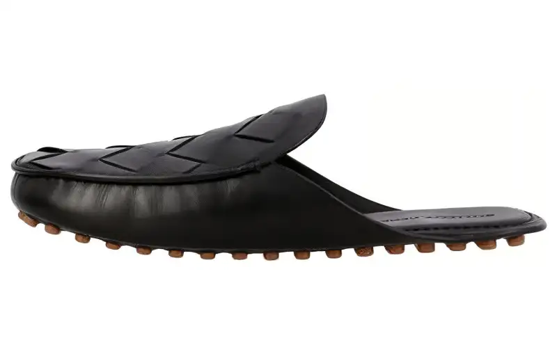 Bottega Veneta Intrecciato Closed Toe Slippers Men's Black