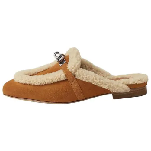 HERMES Oz Closed Toe Slippers Women's Umber