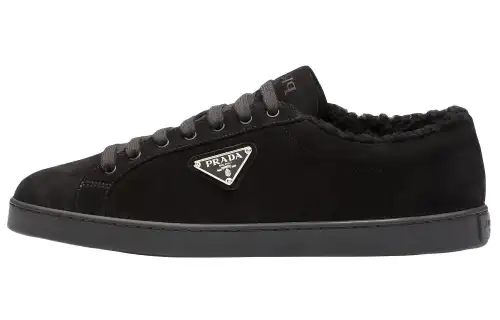 PRADA Low top Stylish Skateboarding Shoes Men's Black