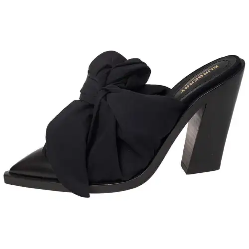 Burberry Closed Toe Slippers Women's Black