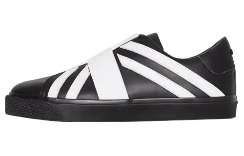 Burberry Leather Low top Skateboard Shoes Women's Black