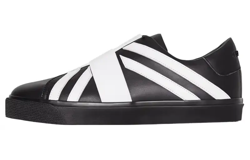 Burberry Leather Low top Skateboard Shoes Women's Black