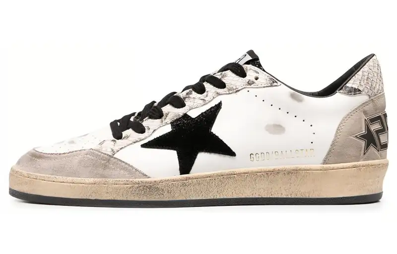 Golden Goose Low top Stylish Skateboarding Shoes Men's White Distressed