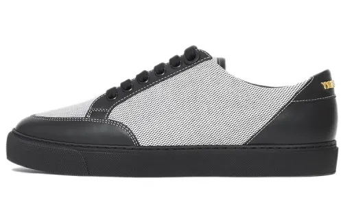Burberry Low top Stylish Skateboarding Shoes Women's Black White